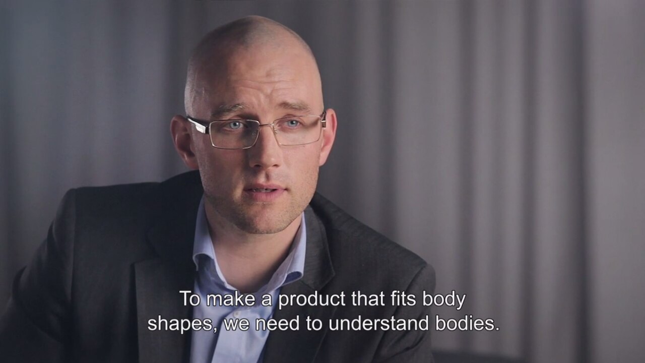 Elastic adhesive for better fit to body